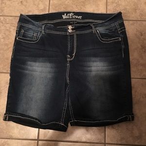 Super cute Bermuda shirts size 22